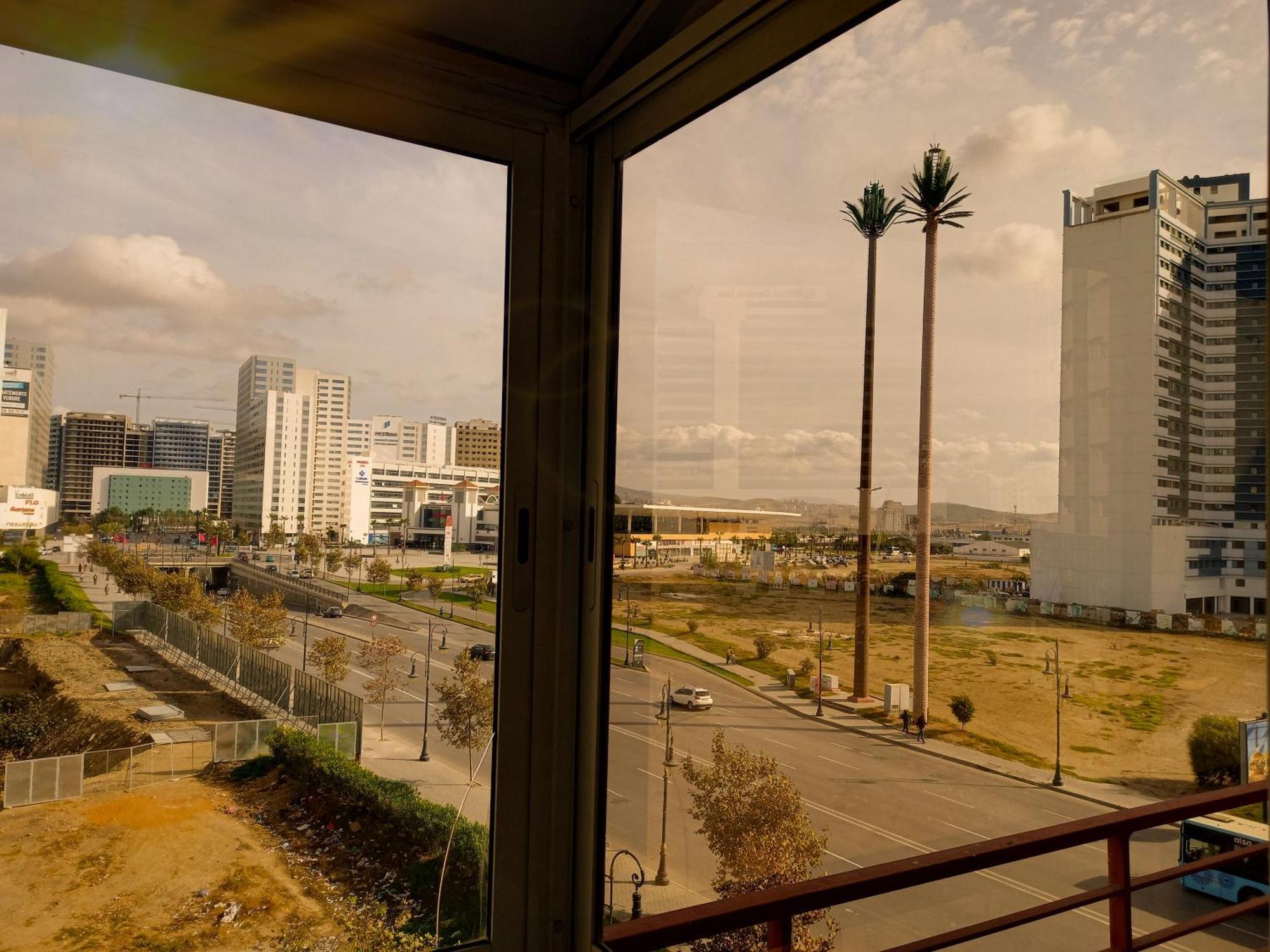 Moderne Appartement Au Plein Centre-Ville En Face Hilton & La Gare De Train Tgv Avec Climatisation Ταγγέρη Εξωτερικό φωτογραφία